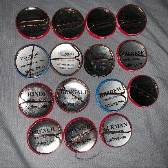 Helzberg Diamond advertising button in 11 different languages. 15 buttons total - Picture 3 of 3